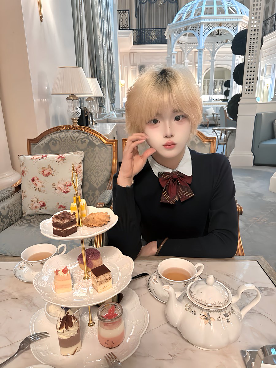 bei_bao7948's tweet photo. 人前清纯可爱的小奶0人后居然这么大反差，脱光趴在床上用🍑迎接哥哥被哥哥的🍆，被操到骚话不停，配合互动和调情把骚逼干的受不了，被哥哥打桩一个小时蜜穴全是全是白沫，弟弟常驻江浙沪 🉑空降|完整版视频主页qq咨询|点赞转发评论抽三人送完整版 https://t.co/vhE2Z2l4kB