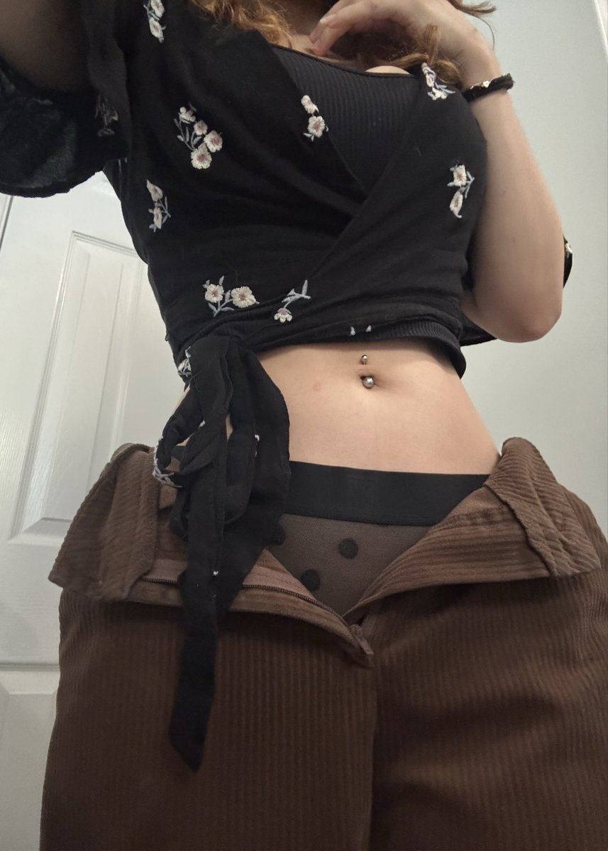 itz_k1tk4t's tweet photo. haiiiiii :3

#nsfwtwt #ootd https://t.co/SXnXjb9Fb3