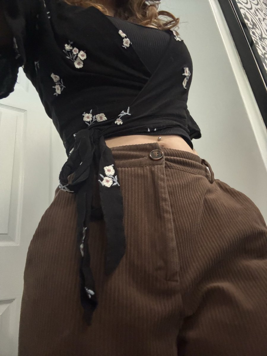 itz_k1tk4t's tweet photo. haiiiiii :3

#nsfwtwt #ootd https://t.co/SXnXjb9Fb3
