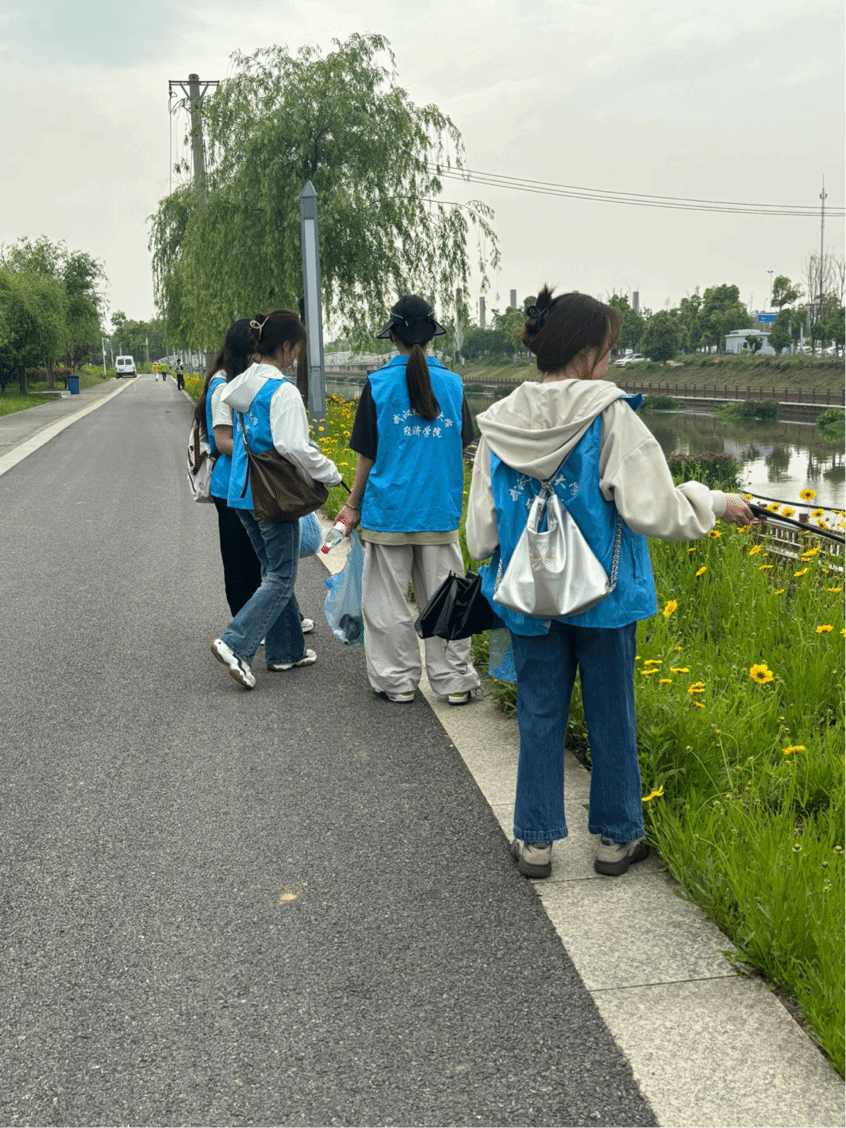 reciee's tweet photo. Join our weekend neighborhood cleanup this Sat 9AM at Central Park! Bring gloves u0026 energy—free snacks for all volunteers! https://t.co/4cZhIhN9Y4