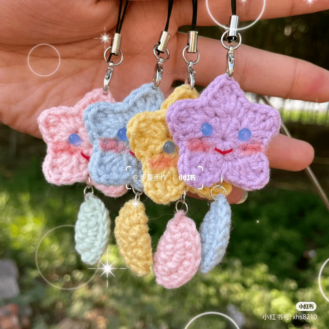 HeidiMi34753198's tweet photo. Just finished my first fabric keychain—stuffed it with tiny star patches and stitched a little smile! Super fun weekend make that’s perfect for beginners. https://t.co/KViRtKGxFr