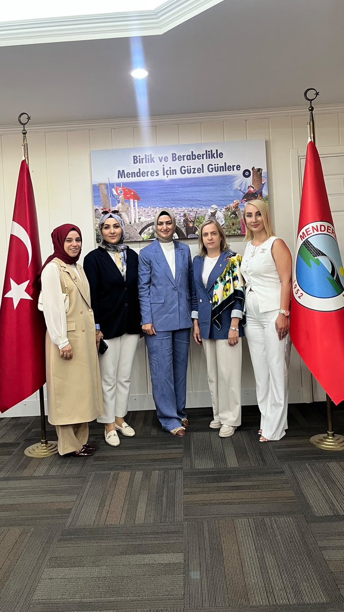 DilekBuyukdag's tweet photo. 📍Menderes Belediye Başkanlığı 

Menderes Belediye Başkanvekili olarak seçilen Sevgili Asuman Şen’e AK Parti Genel Sekreterimiz Sn Eyyüp Kadir İnan, İl Başkanımız Bilal Saygılı ve Milletvekillerimizle birlikte hayırlı olsun ziyaretinde bulunduk.

Menderes’imiz için eser ve hizmet belediyeciliğinin kapısını aralayacak bu yeni dönemin ilçemize ve hemşehrilerimize hayırlı olmasını diliyorum. 

İl Kadın Kolları Başkanlığım döneminde Menderes’te birlikte yol yürüdüğümüz Sevgili Asuman Başkanımıza görevinde başarılar diliyorum. 

@AkMenderesAk 
@Menderes_Bel 
@akkadinmenderes