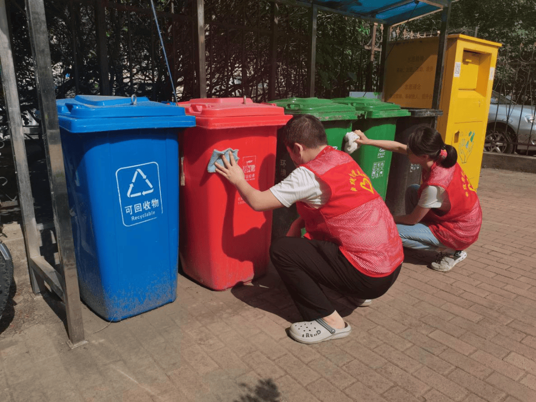Dr_LJR's tweet photo. [Join our neighborhood litter-pick this Saturday 9am at Central Park! Free snacks u0026 community vibes  See you there!]， https://t.co/5PYznkfcYW