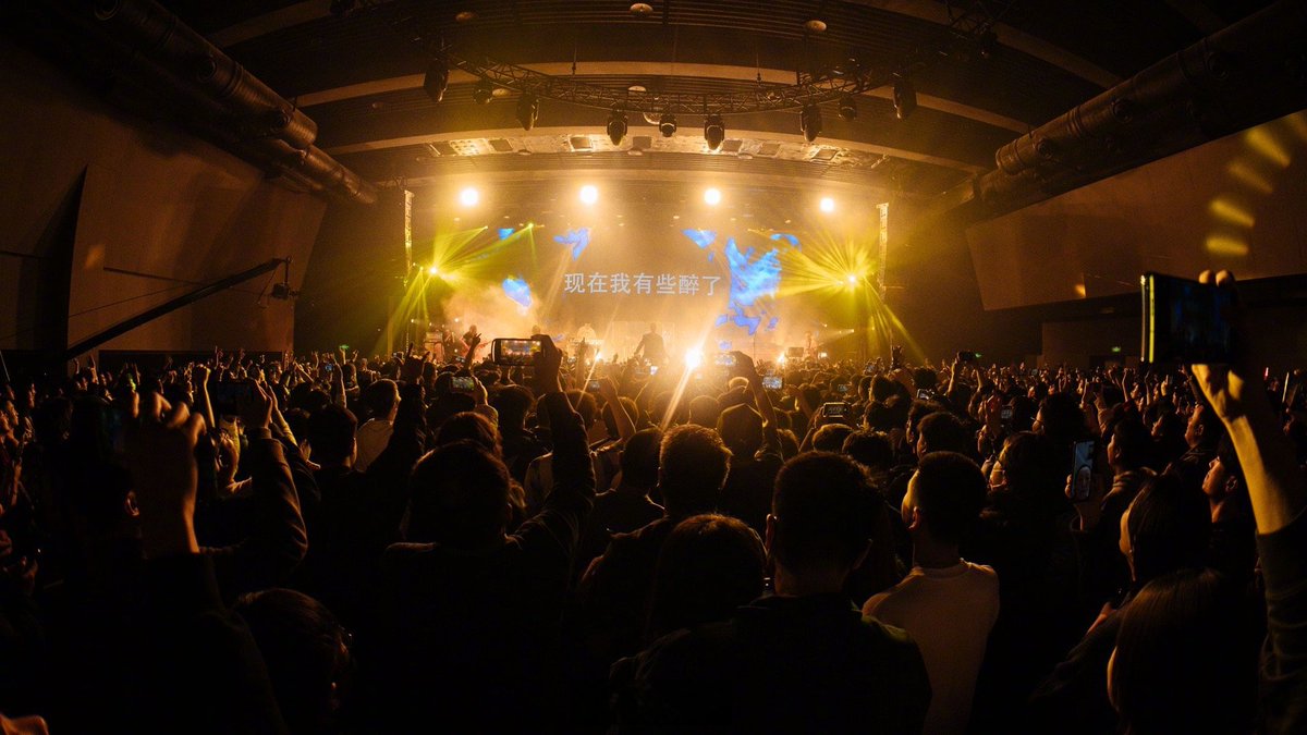 EarnestB42008's tweet photo. Just left the indie rock show of the year—my ears are ringing, my heart’s bursting, and I’m already counting down to the next one! https://t.co/YHUo287k6f