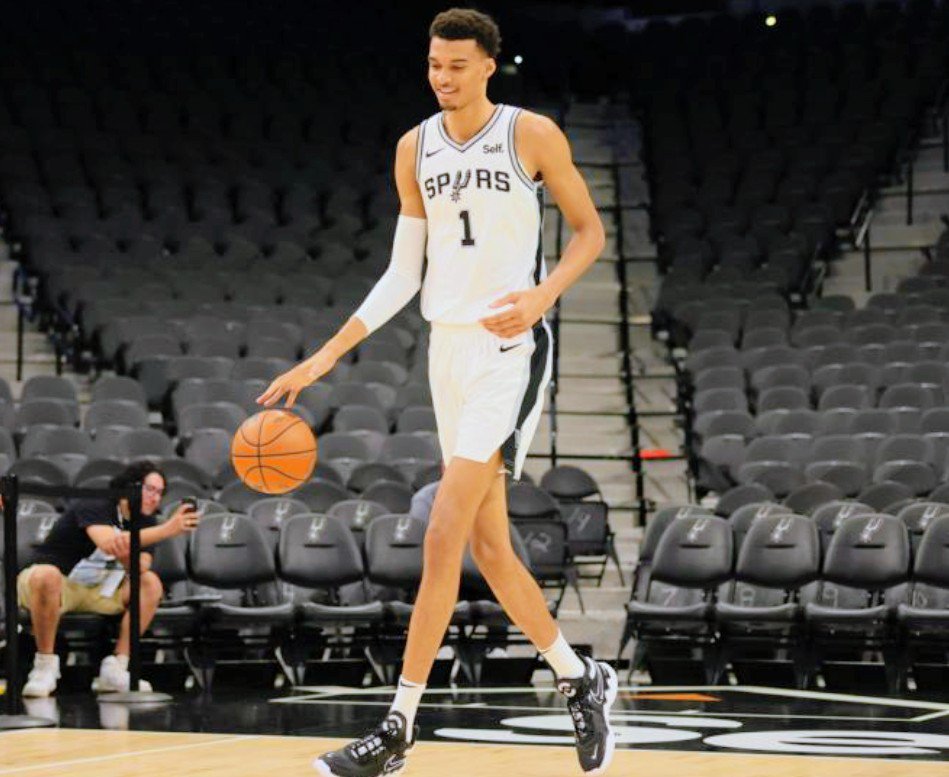 MarlyGRPala's tweet photo. #Victor_Wembanyama, le géant des #Spurs nommé capitaine de l'équipe de France de basketball 🏀. https://t.co/UsQK1teBrZ