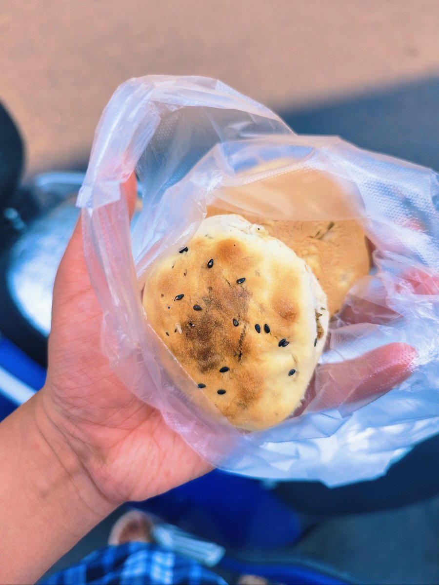 rizza_022's tweet photo. Craving something warm and crispy Grab a fresh Taiwanese scallion pancake from the street stall just ahead—flaky, savory, and the perfect on-the-go snack for your day!， https://t.co/zGTMtv10nK