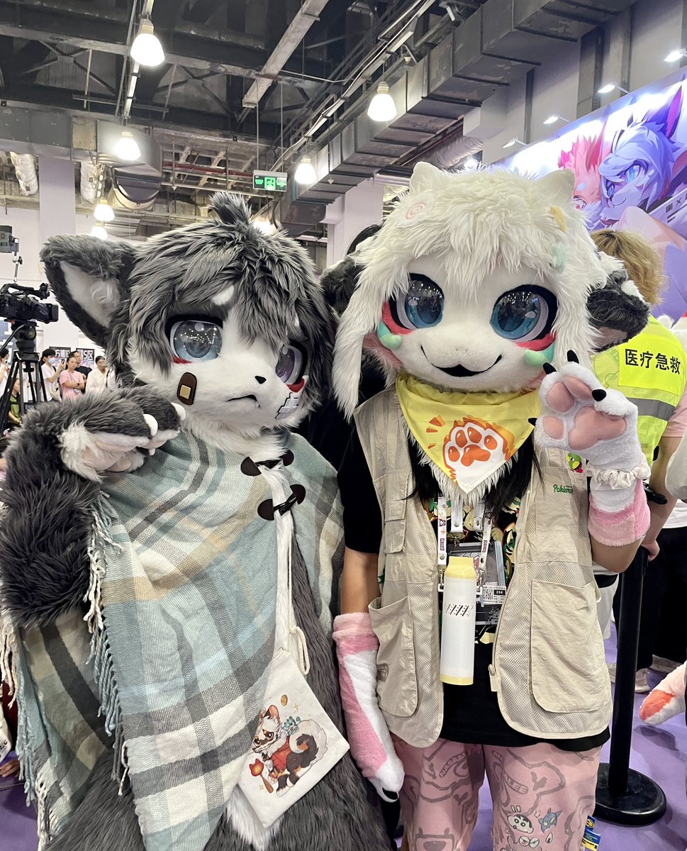Azeta_uwu's tweet photo. SFF的合影 https://t.co/5FhL6svE8S
