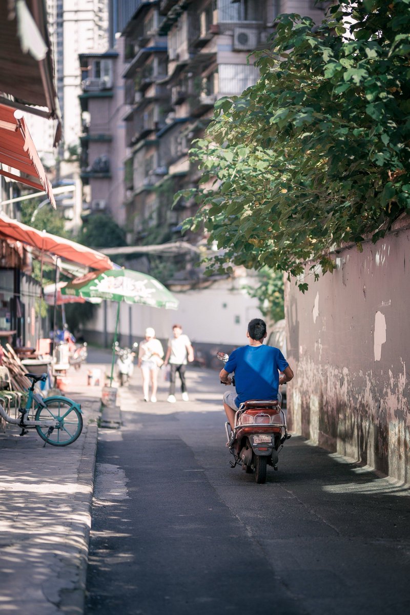 Bii_Ztev's tweet photo. Our campus photography club is hosting a free street photography walk this Saturday (2-4PM)! Beginners welcome—bring any device to shoot, meet new friends, and snap cool city scenes. DM us to sign up!， https://t.co/HBj3xavpMC