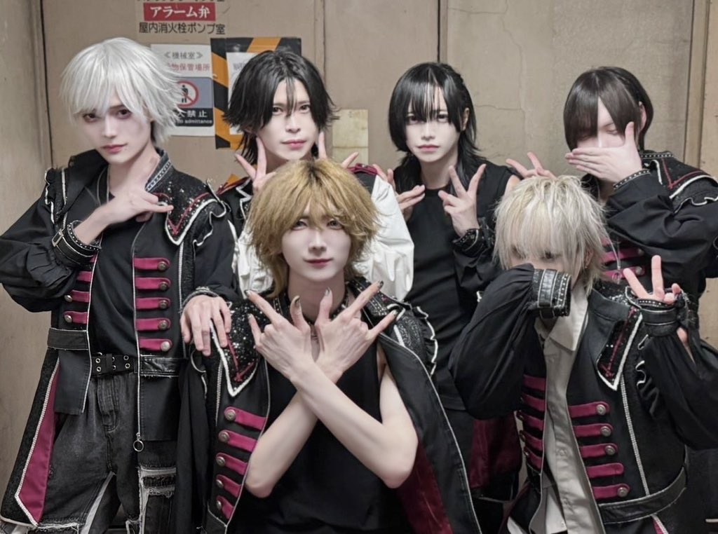 menscafe_live's tweet photo. 【メンズコンカフェ頂上決戦vol.2 @WARP SHINJUKU】

1番手は『ViOLET』でした✨

会場を盛り上げていただき、
ありがとうございました！🔥

#メンズコンカフェ
#メンズコンカフェ頂上決戦 https://t.co/9zqkkgpzi6