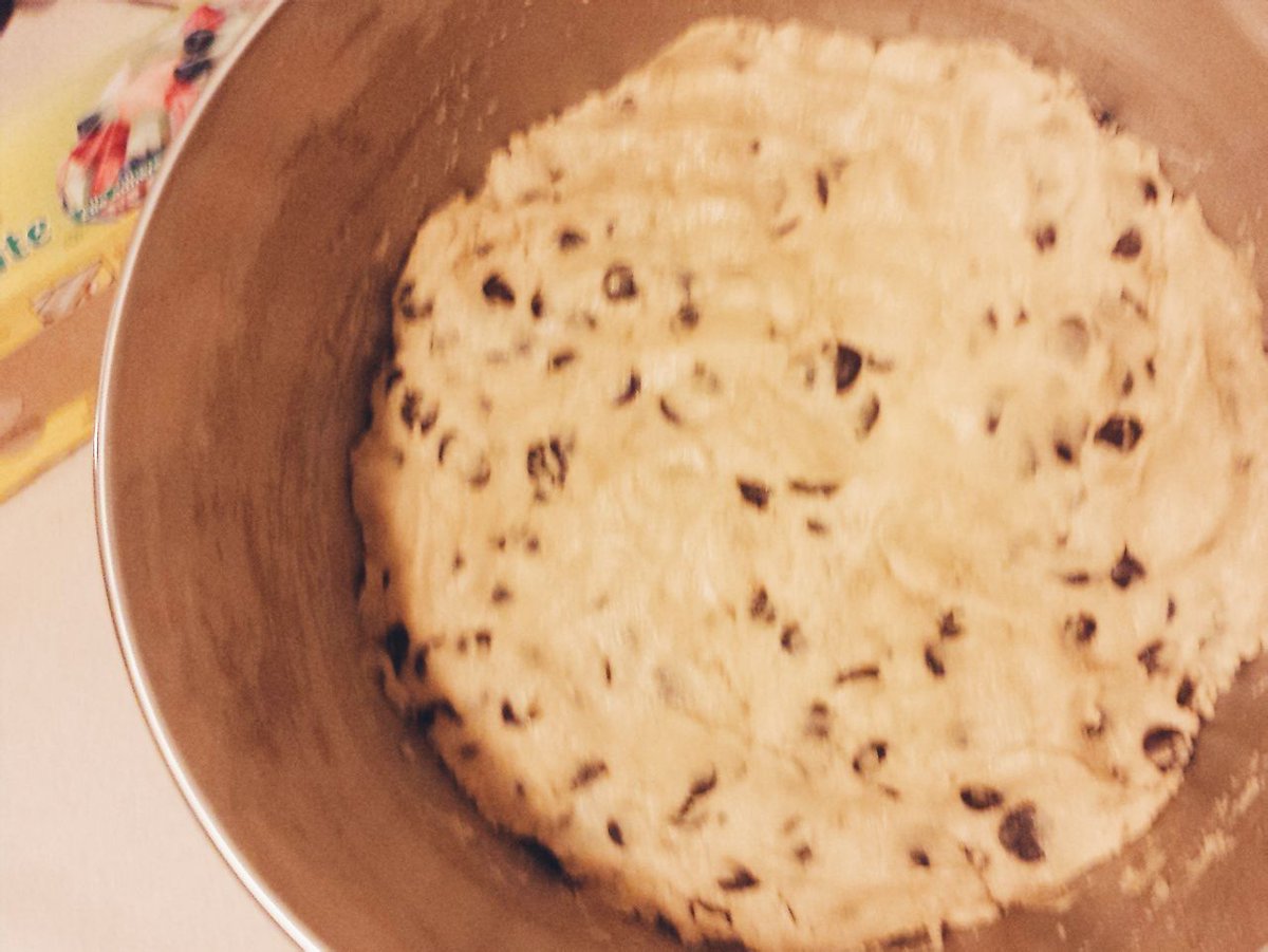 ajjandii's tweet photo. Just pulled warm chocolate chip cookies straight from the oven—golden edges, gooey centers, and the whole kitchen smells like heaven. Best 30 mins of my week! https://t.co/1rS4BxsFg5