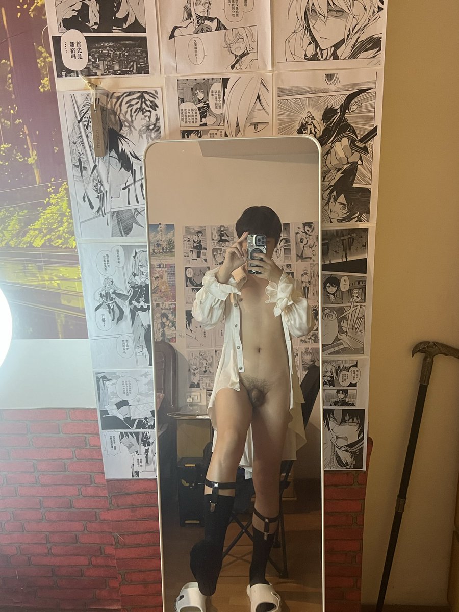 oujijidetuite's tweet photo. 夏尔少爷私底下竟然是这样的一条不知廉耻的骚逼贱狗，真应该用狗项圈栓起来当一条供人发泄排便的人肉厕所飞机杯才对 https://t.co/bveYctJD9A