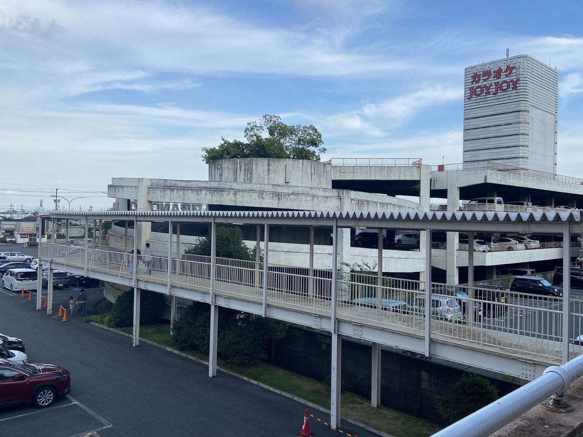 Scmaniabq8x's tweet photo. (旧稲沢グランドショップパル)稲沢パルとして76年開業。当時はジャスコを核としていた。その後97年にパルの倒産により閉店。その後98年にパールシティとして開業した。 https://t.co/5c2olLNWPD