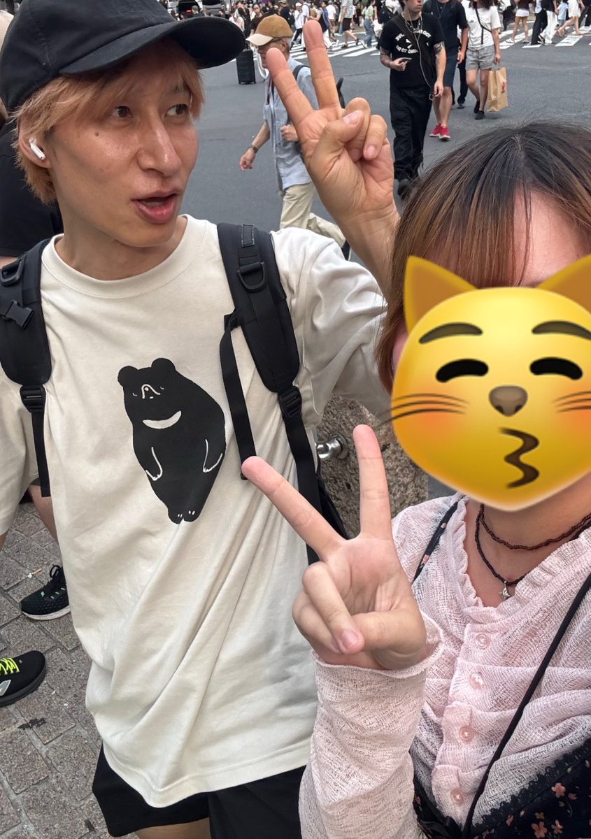 s0o_012's tweet photo. 渋谷歩いてたらかざまさんいた https://t.co/EAUOQJv7Tp