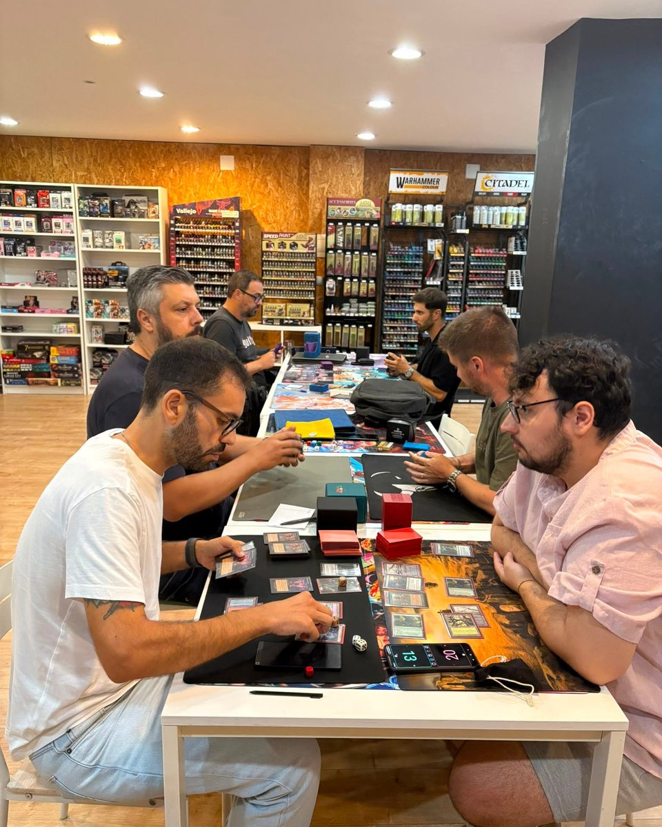 PremodernPT's tweet photo. Mais uma noite de horas extra no escritório com o sex symbol João Parrado a espalhar charme e terror pelas mesas da margem sul na Player's Spot.
Página Oficial: https://t.co/HSqEoqEbQq
#premodern #mtg #premodernportugal #premodernmtg #premodernmagic #wotc #magicthegathering https://t.co/5JLUihGaGF