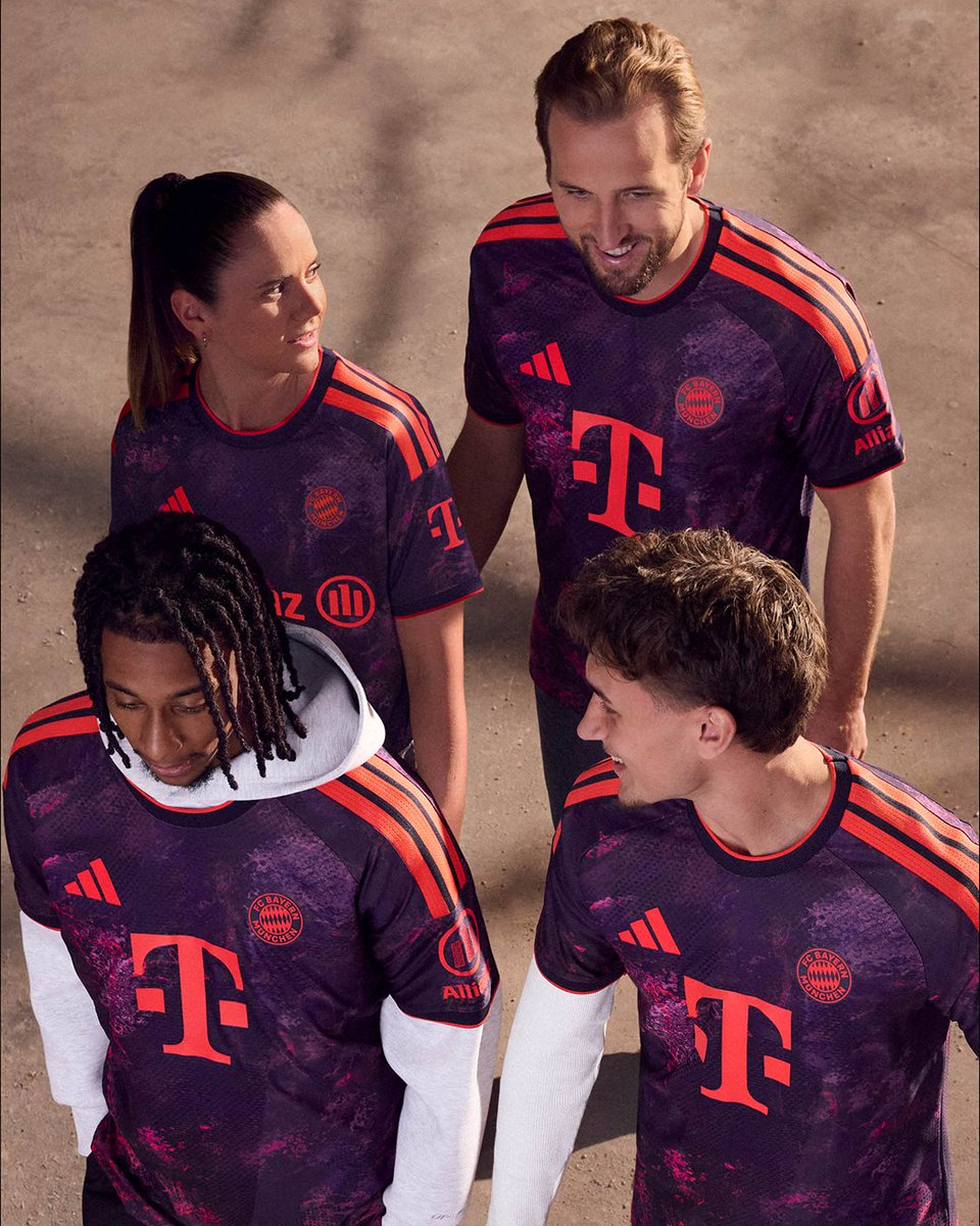 TouchlineX's tweet photo. 🚨 𝗡𝗘𝗪: Bayern Munich's third kit ✨ https://t.co/Fy4OpEOBqM