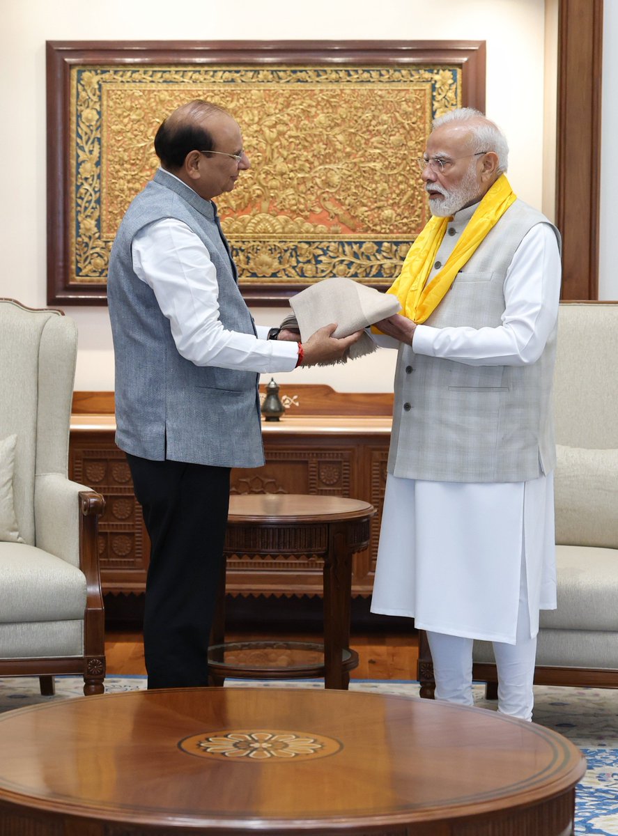 PMOIndia's tweet photo. Lieutenant Governor of Ladakh, Shri Vinai Kumar Saxena met Prime Minister @narendramodi.

@lg_ladakh https://t.co/fekF2Na0Ai