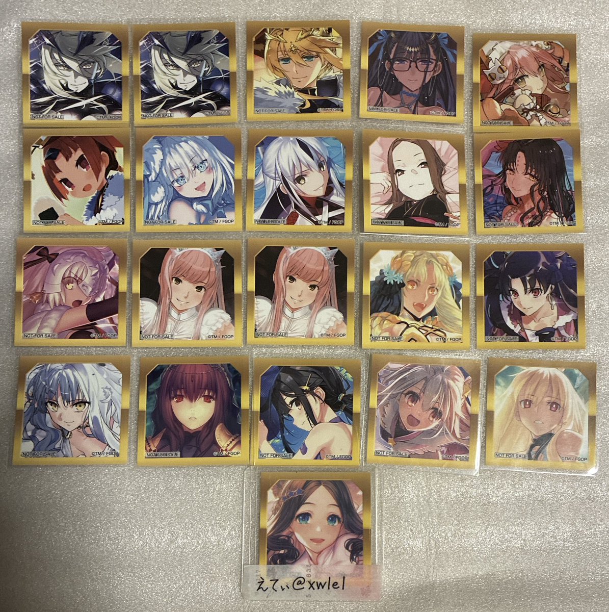 xw1e1's tweet photo. │ 交換.譲渡.買取 │ FGO 最終再臨展 ステッカー

譲：画像参照

求：画像①ダ・ヴィンチ(騎/裁)or各500円＋送料

◾︎初回プロカ必読
◾︎郵送のみ
◾︎画像②は1点につき数字分を画像④よりお迎えください(騎との交換の場合は抱き合わせ－1します) https://t.co/RKksFYqmRU
