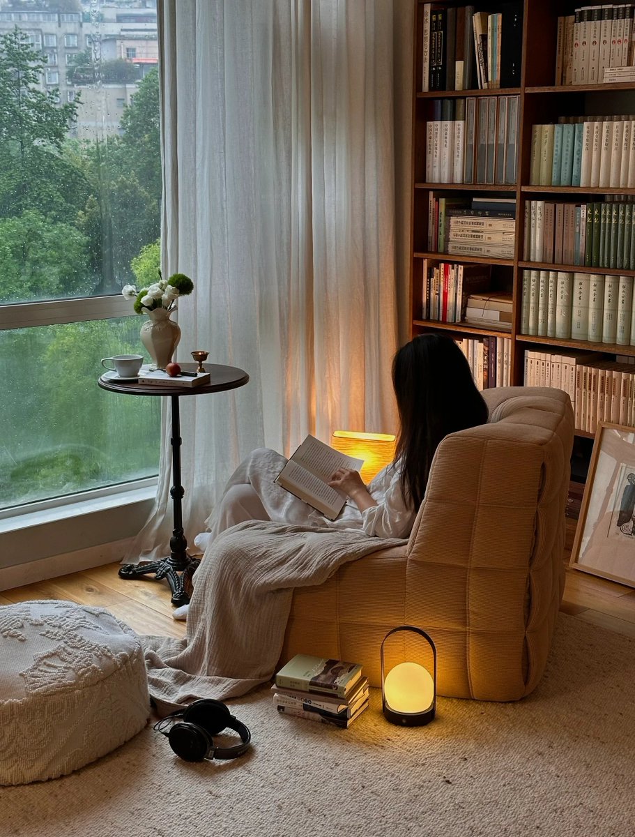 sdagoss's tweet photo. Spent the entire rainy Sunday cuddled up with my person, sharing warm coffee and bad reality TV—this is the kind of small happiness I’ll never get tired of. https://t.co/IxtKoqPeXF