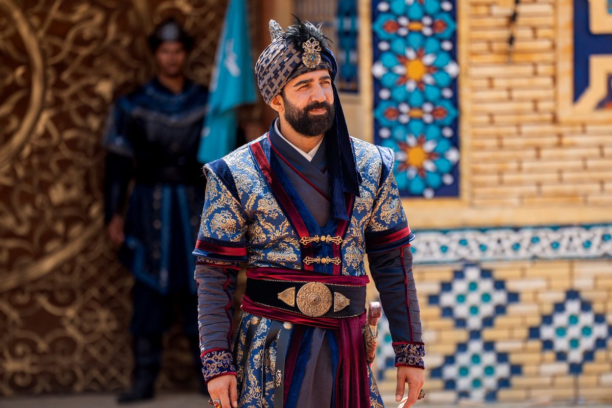TvDunyasii's tweet photo. Yeni sezonda atv’de yayına girecek olan Bozdağ Film imzalı yeni dizi #AşkveTaht’ın ilk tanıtımı izleyiciyle buluştu.
 
Selçuklu’yu tarihin doruklarına yükselten Sultan Alaeddin Keykubat ile Alanya Prensesi Destina’nın düşmanlıktan ölümsüz bir aşka uzanan gerçek hikâyesini ekrana taşımaya hazırlanan dizi, yayınlanan ilk görüntüleriyle büyük merak uyandırdı.
 
Tanıtım, paylaşılmasının ardından sosyal medyada kısa sürede geniş kitlelere ulaşarak milyonlarca kez izlendi; on binlerce beğeni ve yorum alarak gündemin konuşulan başlıkları arasına girdi.