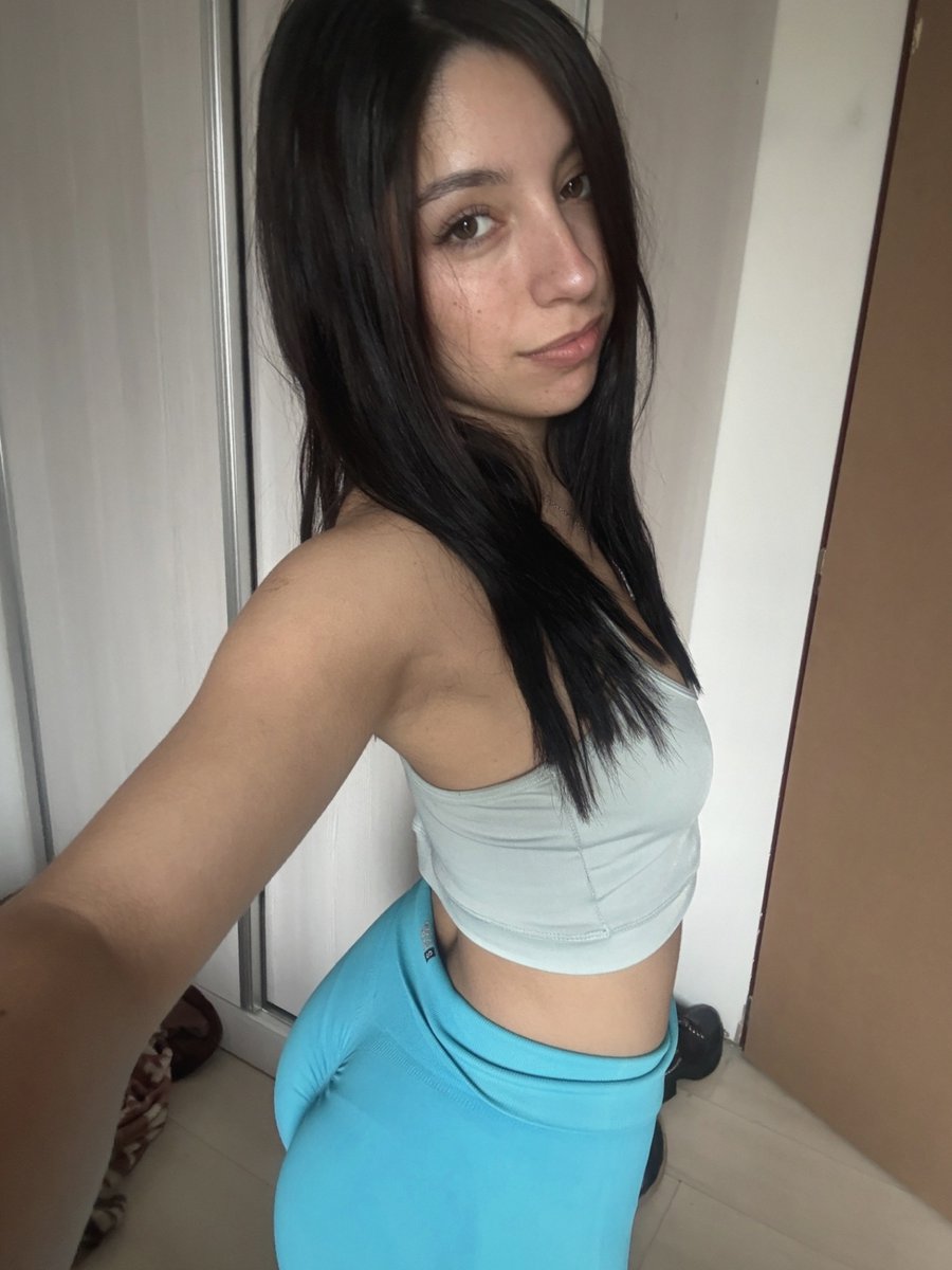 gemprincesss1's tweet photo. keeping it chill today ☁️✨ https://t.co/srnF37muNq