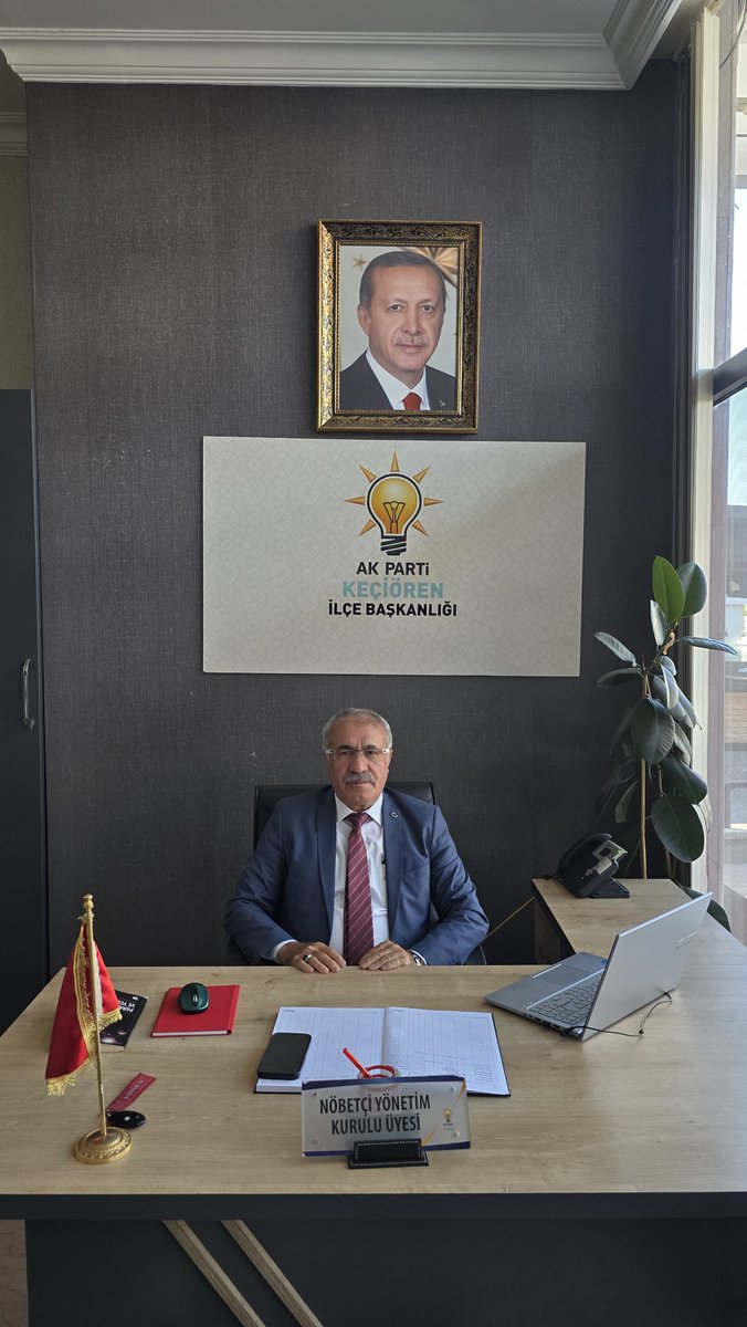 AkKeciorenResmi's tweet photo. İlçe Başkanlığımızda bugünkü nöbetçimiz; Teşkilat Uzmanımız Feti Şimşek 

Çayımız taze, ☕️ teşkilatımızın kapısı herkese açık, bekleriz. 😊 

İletişim⬇️ 

AK Parti Keçiören İlçe Başkanlığı
☎️ 0 312 338 21 11 

📍 Şevkat Mahallesi Cumhuriyet Caddesi No: 8/B Keçiören 

@RTErdogan 
@hakanhanozcan 
@erhansarigol
@AkpartiAnkara 
@omerfarukislam
