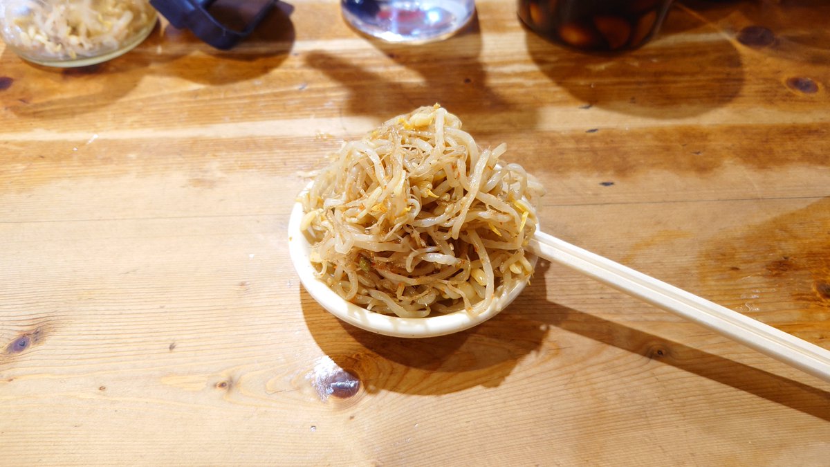Aster_vrc's tweet photo. 久し振りにラーメン食べに来た(*´﹃｀*) https://t.co/veyMYEFfcj