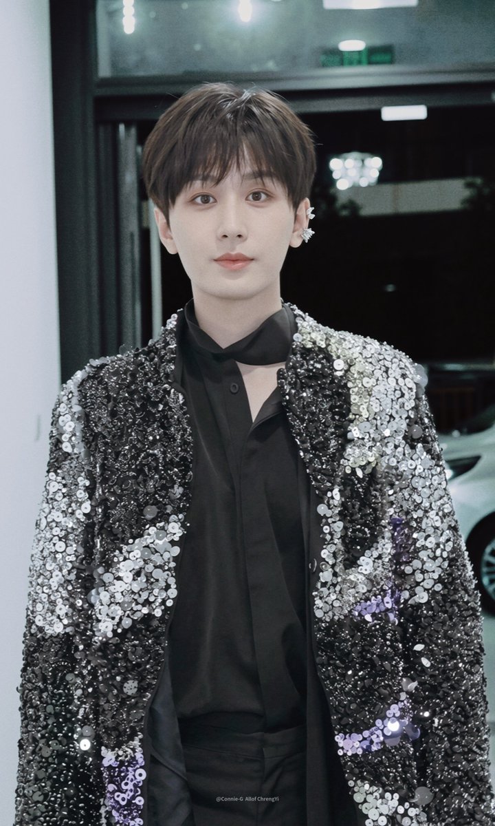 tothestars82's tweet photo. 🙂 #ChengYi                      🙃 #FuShiqi https://t.co/h5glv2tWUj