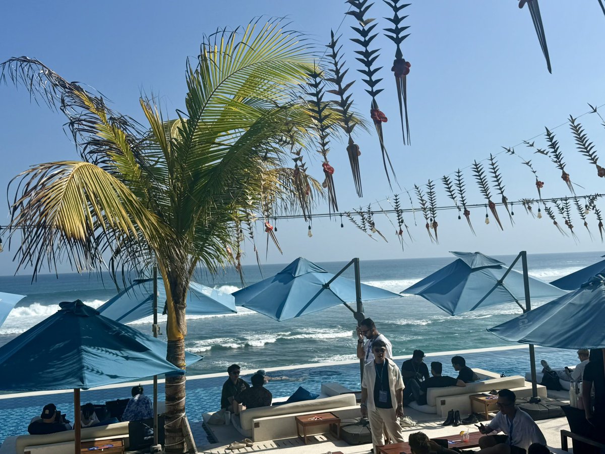 zhannamanzyk's tweet photo. With amazing @not_pa2 & @PedroMYellow at @CoinfestAsia 🌊

Were missing you @est3r_eth @alinaxyellow @DeFi_Pop 🌸

Can’t believe it’s been 2.5 years since we started working with @Yellow 💛

We’ve been through every stage together - supporting their hiring before fundraising, through the raise, the building phase, the token launch, and still going strong. 

btw, their main investor is Chris, co-founder of Ripple 🚀