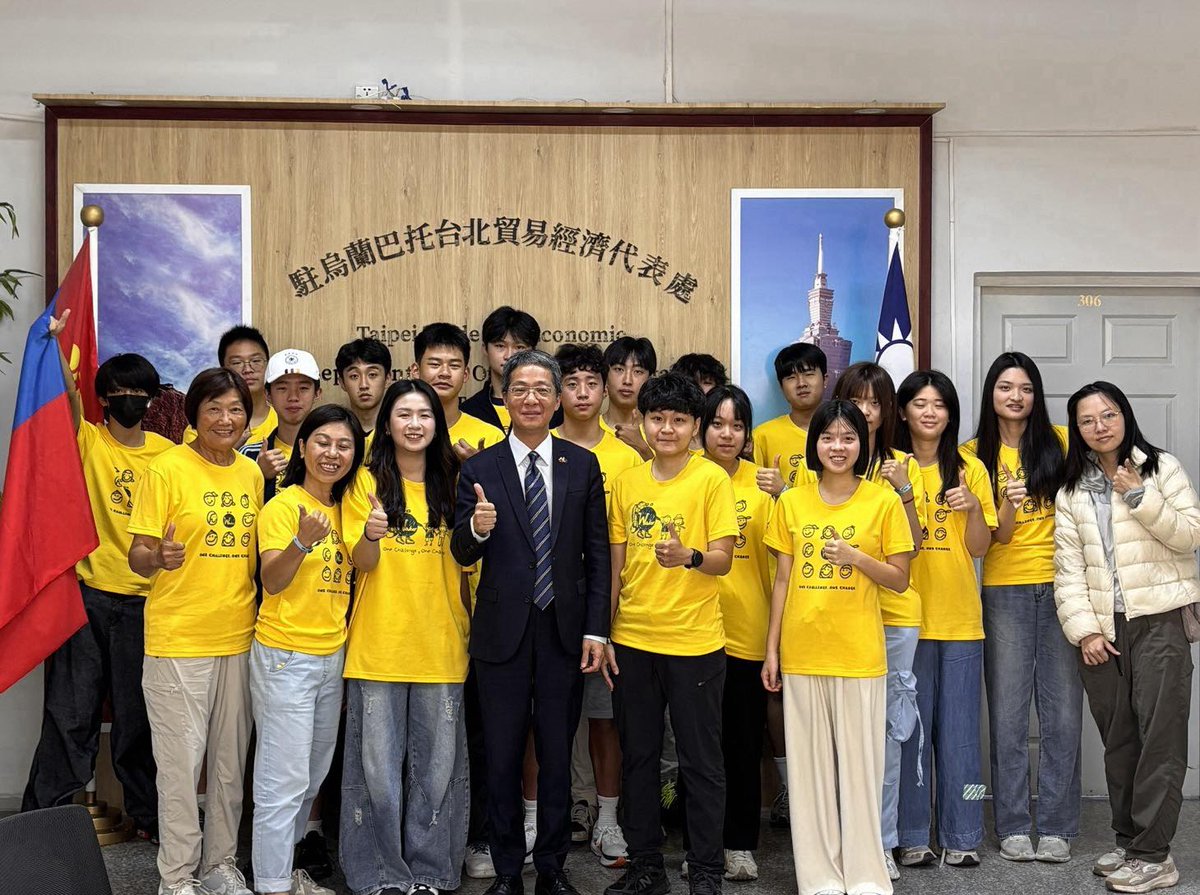 MnTaiwan's tweet photo. Төлөөлөгч Ван Кай-Ю 2026 оны 8-р сарын 20-ны өдөр сайн дурын багийн тууштай, эрч хүчтэй залуусыг хүлээн авч уулзав.Тайвань Монгол хоёр орныг холбоход дэмжлэг үзүүлж буй Waver олон нийтийн үйл ажиллагааны нийгэмлэгт дахин талархал илэрхийлье. https://t.co/QLBKnaBqQl