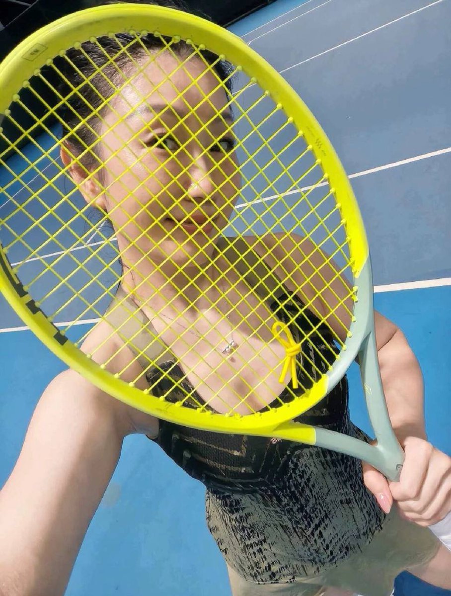 imyourjet_aim's tweet photo. 爱打网球的老阿姨了 有会打的吗？约个球🎾 https://t.co/OuDX3GyaLH