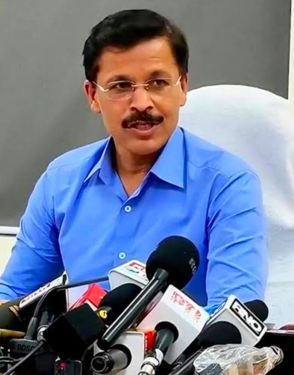 Manish_SGR1's tweet photo. श्वेता तिवारी जी के साथ में कांड हो गया।

उन्होंने खाना ऑर्डर किया था उस में कोकरोच निकला गया।

उन्होंने फ़ोटो लेकर पोस्ट कर दिया और तुका राम मुंडे को टैग कर लिख TUM kaha ho

अब तुका राम मुंडे जी को आजकल सब लोग ही याद कर रहे हैं क्या बात है।

वैसे मुझे याद आ रहा हैं श्वेता तिवारी जी ने कुछ दिन पहले कोकरोच को उल्टा सीधा बोला था।

इस लिऐ कॉकरोच इनके पीछे पढ़ गया है।