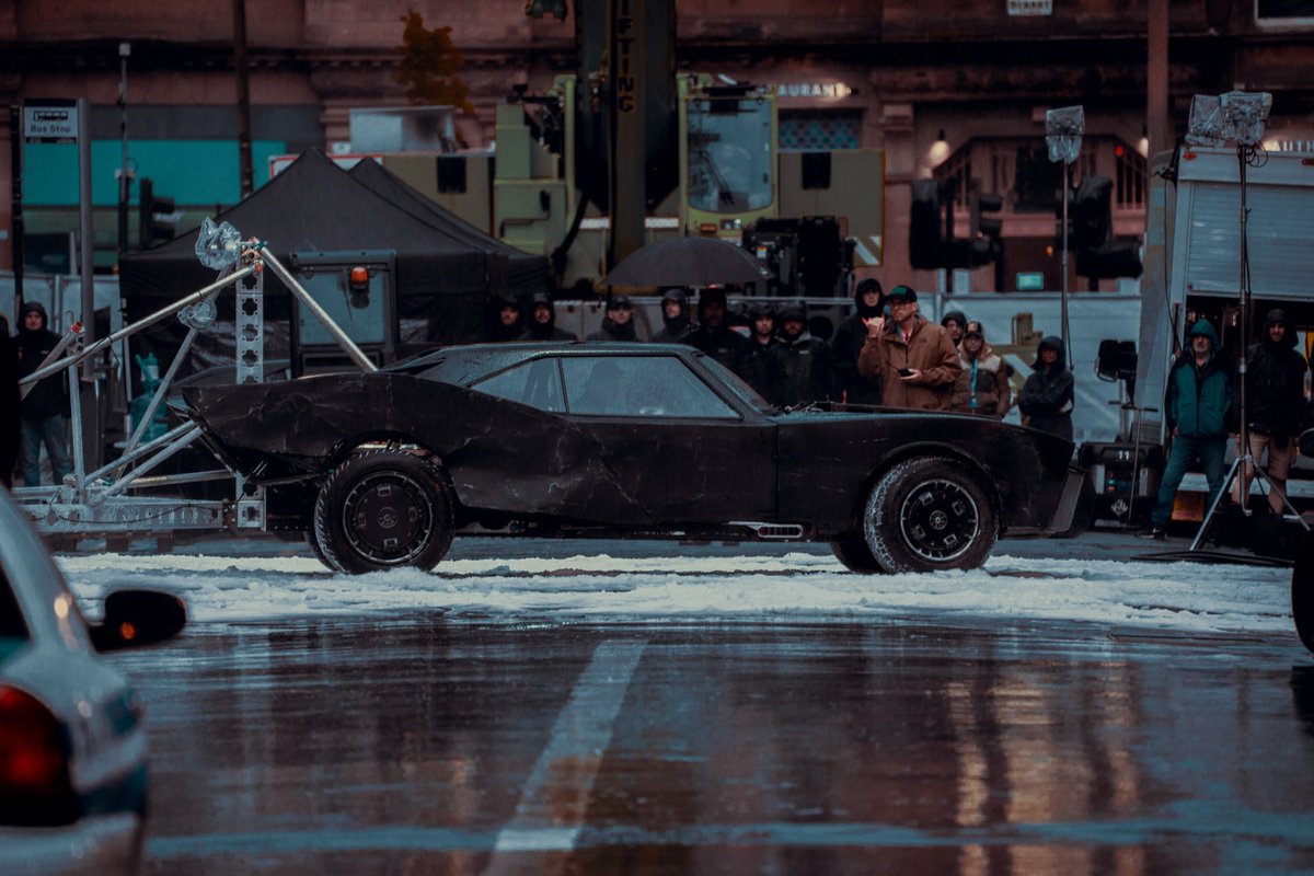 allocine's tweet photo. Nouvelles photos de la Batmobile sur le tournage de The Batman II 🦇

source : ross_sneddon https://t.co/XStpk641hb