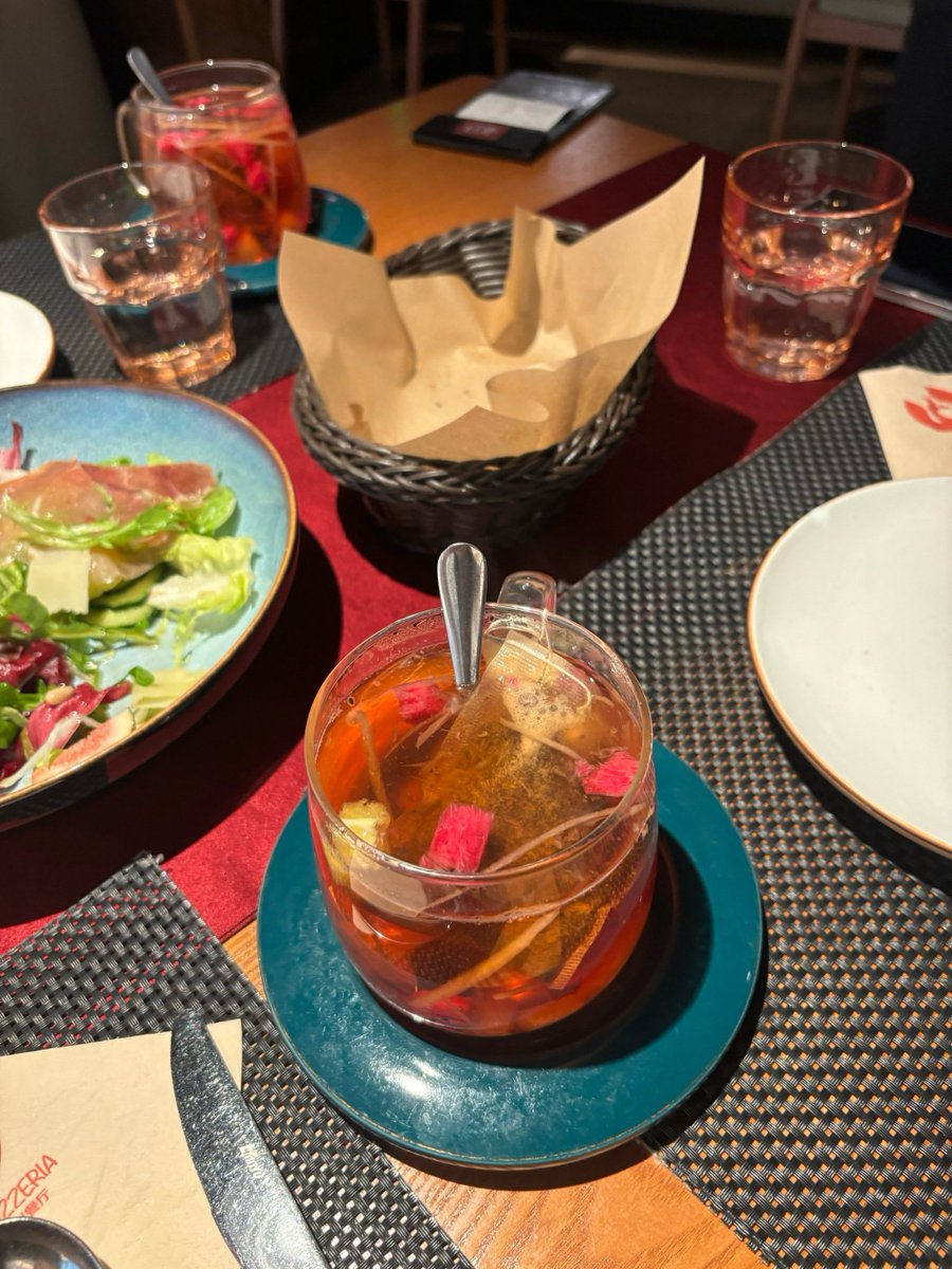 ciaragleeson8's tweet photo. Just did a quick tidy up of the messy dining table after lunch—nothing beats a fresh, clear space to sip my iced tea and start the afternoon, small wins hit different!， https://t.co/Ck54NskQtH