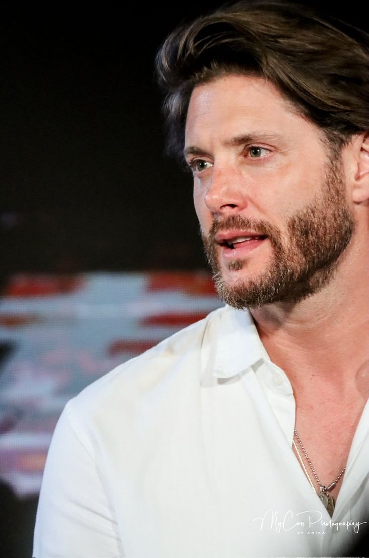 kasialke's tweet photo. Jensen Ackles in white is doing things to my brain I cannot explain. https://t.co/bivKt3B6rT