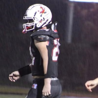 CoachZackGoodFB's tweet photo. '29 Preseason Head Hunter LB Rankings:
1. @slone79640 5'11 195 Martin County, KY
2. @cb_nkembeng 6'1 225 Cuthbertson, NC
3. @2tuff_Q 6'2 185 Marion Harding, OH
4. @noah10bm 5'11 195 Belfry, KY https://t.co/XcelPZC8fX