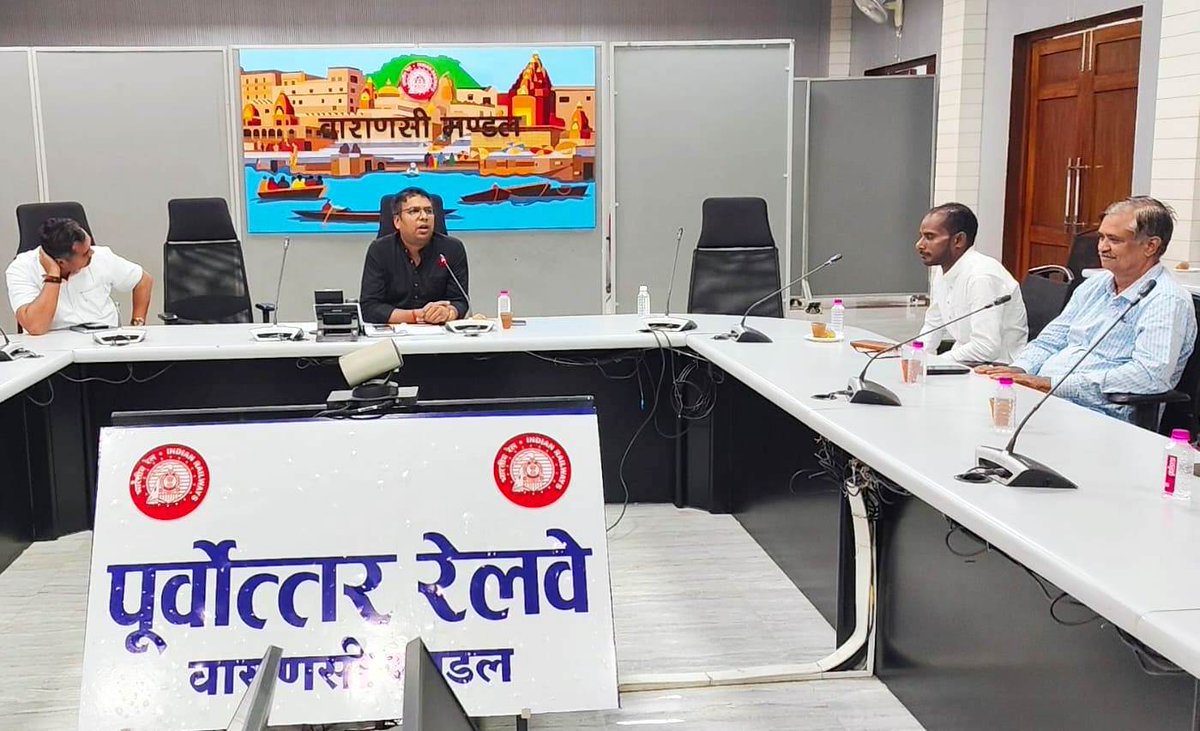 drmbsbner's tweet photo. 🚧 परिवादों के निस्तारण हेतु इंजीनियरिंग संविदाकारों के साथ बैठक
आज 20 अगस्त 2026 को संविदाकारों के साथ बैठक आयोजित की गई।बैठक में कार्यों की गुणवत्ता, समयबद्धता एवं गति बढ़ाने के साथ संवादको के परिवादों के निस्तारण पर चर्चा हुई।
#RailwayEngineering #SafetyFirst #QualityWork https://t.co/eASD6eFiCB