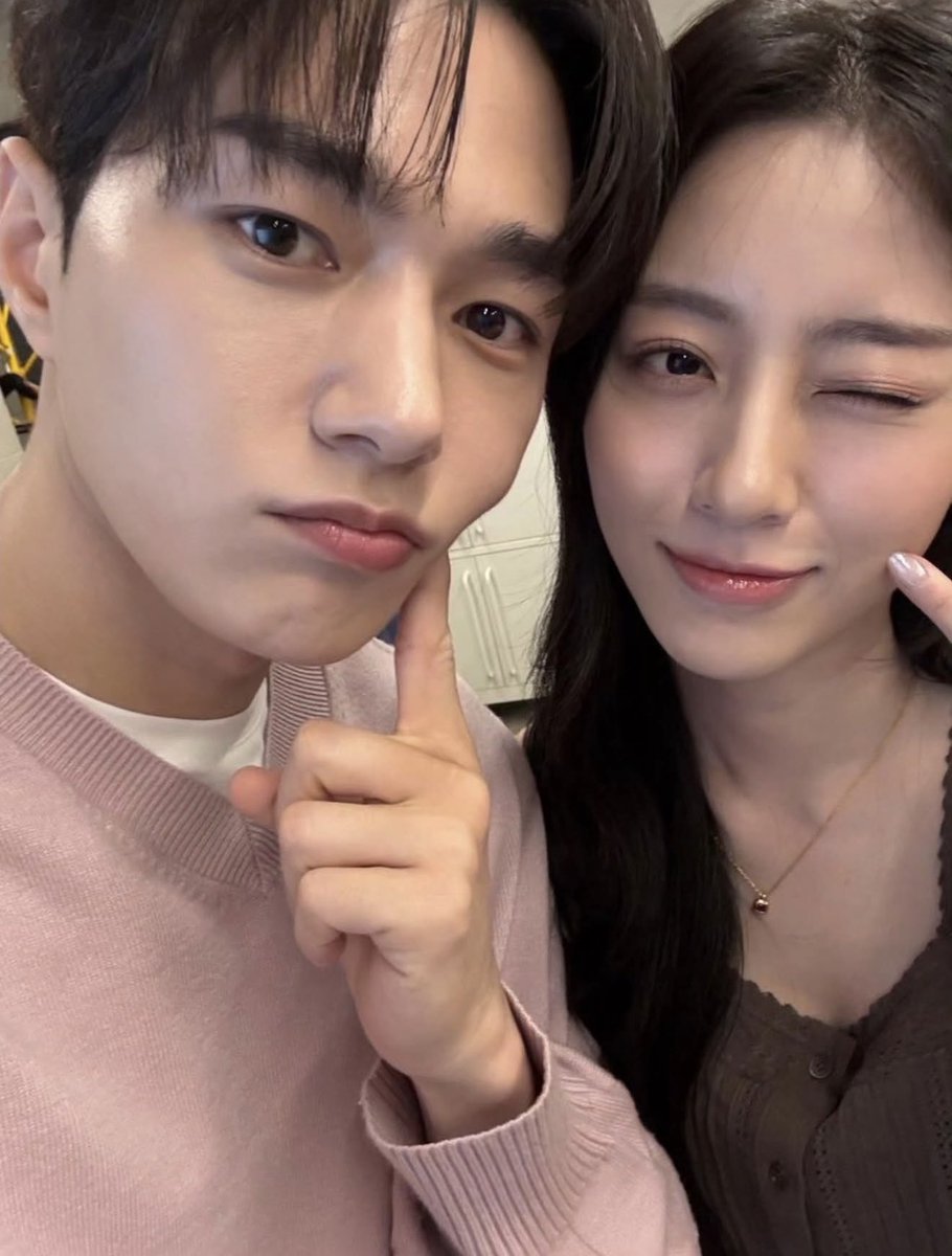 minah_32O's tweet photo. 걔는 내 귀여운 고양이야, 냐옹~! /ᐠ > ˕ <マ ₊˚⊹❤︎ https://t.co/w1ico1HAUR