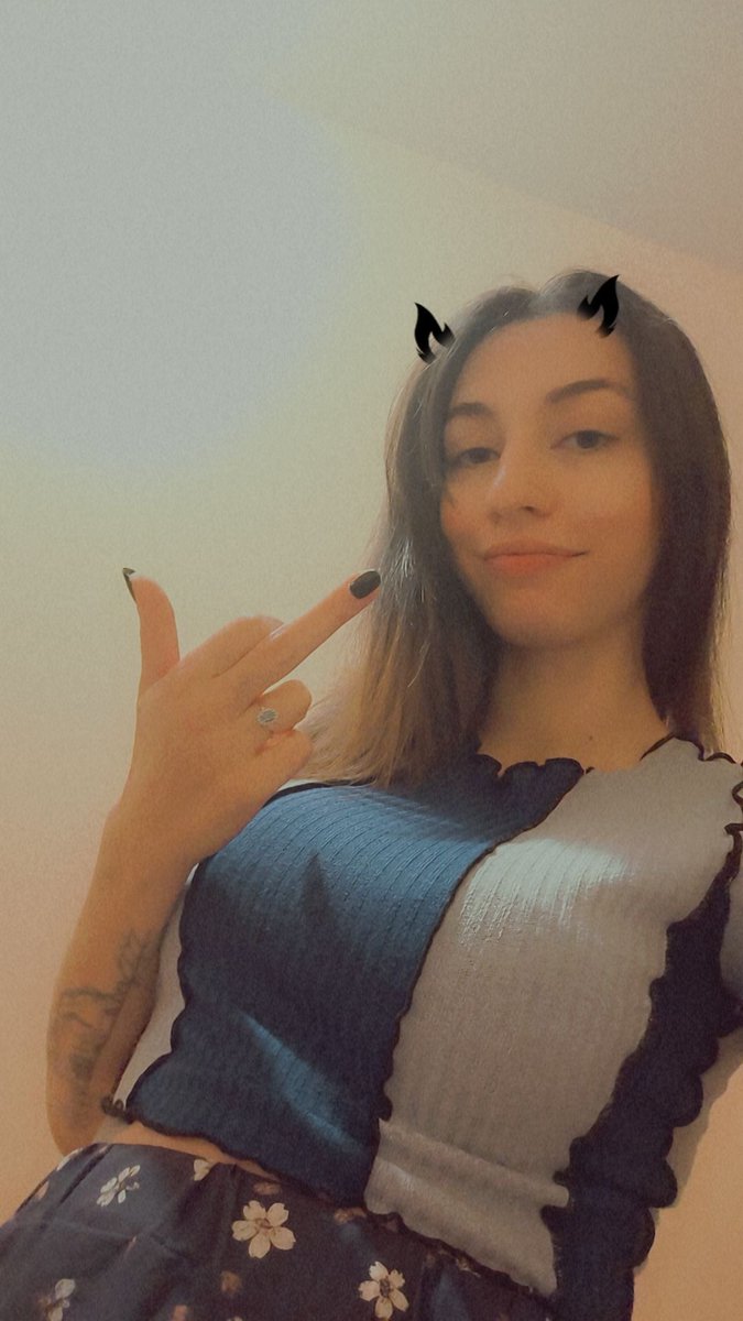 LunnasXxxx's tweet photo. j'adore vous détruire en cam 
#cam #findom #soumis #mistress #femdom https://t.co/s3nJjQjCFI