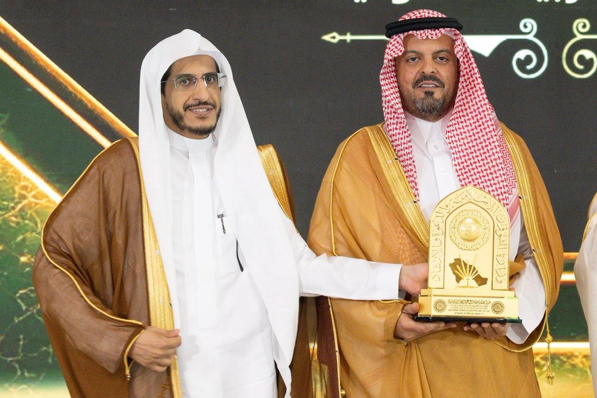 qurancollege's tweet photo. تُثمّن #كلية_القرآن_الكريم جهود أعضاء هيئة التدريس المشاركين في تحكيم #مسابقة_الملك_عبدالعزيز_الدولية  لحفظ القرآن الكريم وتلاوته وتفسيره في دورتها (46)، وهم: فضيلة أ. د. يوسف بن مصلح الردادي، وفضيلة د. يحي بن هادي عسيري، وفضيلة د. عادل بن فضل السيد 
وتعتز #كلية_القرآن_الكريم بإسهاماتهم في خدمة كتاب الله تعالى، مؤكدةً أن هذه المشاركات امتدادٌ لجهودها في دعم المسابقات القرآنية، وتعزيز حضورها في ميادين خدمة القرآن وأهله.
سائلين الله لهم التوفيق والسداد، وأن يبارك في جهودهم وعطائهم.