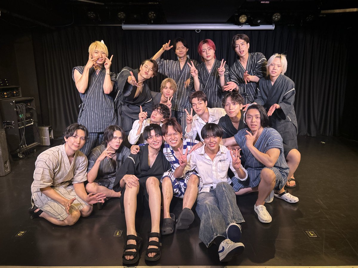 TYRIZ_official's tweet photo. 令和狸合戦ぽんこつにお越しいただいた皆さま、誠にありがとうございました！

TYRIZ.の甚平姿はいかがでしたか？🦈✨

そして来月9/11(金)開催の『第5回 令和狸合戦ぽんこつ』もぜひお待ちしております🏃

そしてそして次回のライブは🎤

📅8/21(金)
📍上野恩賜公園噴水前広場

です！

ぜひお越しください✨

TYRIZ.ライブスケジュール↓↓
https://t.co/Ev6vvIi4I3