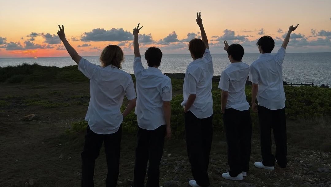 vQt_227's tweet photo. 太陽や月にだって行ける 星とも競争できる
一番になって必ず戻るから ここ この場所に
皆とこうしていたいから頑張れるまだまだ行ける
痛くて辛くて悲しくたってただただ 前を見る

エナジーソング〜絶好調超!!!!〜/嵐

 #高く舞い上がろうぜACEes https://t.co/5S7qpZ9Vjk