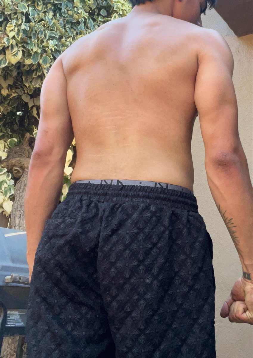bamdabaxter's tweet photo. Lick down my chest n scratch my back pls 

#latino #hung https://t.co/JFpblfOHv3