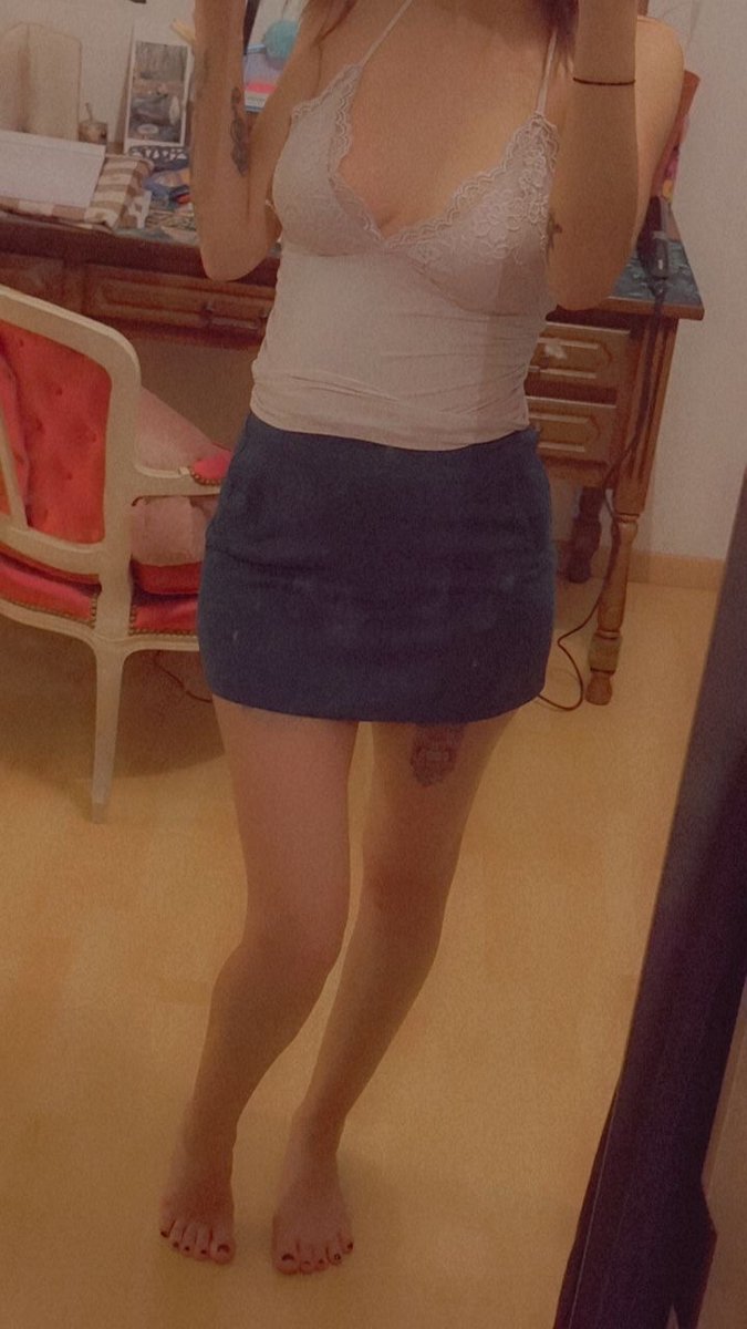 LunnasXxxx's tweet photo. tu es faible chien 
#soumis #moneyslave #findom #dominatrice https://t.co/W2fHCdQrAk