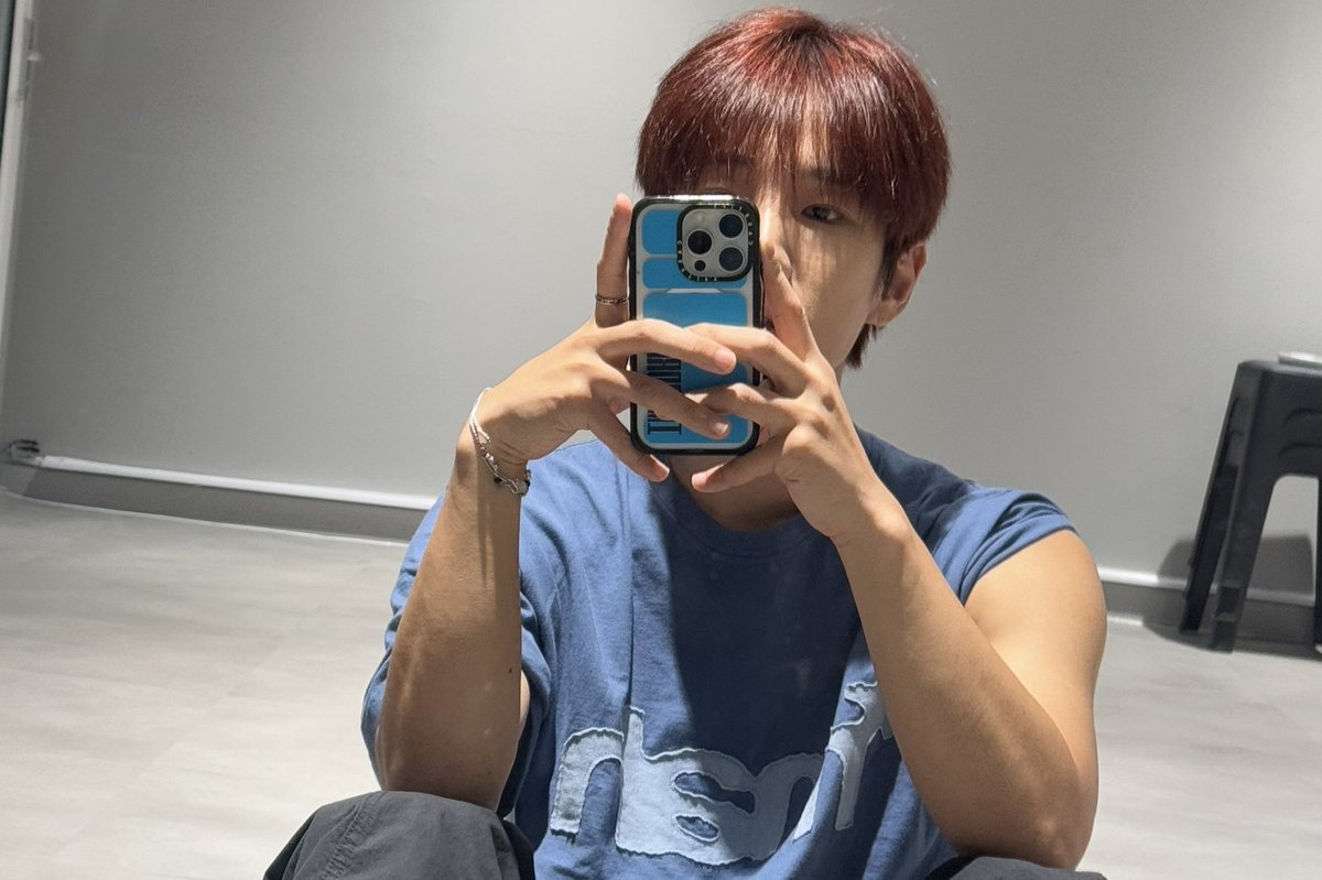 _sungkook's tweet photo. 오늘 💙💚🥬 https://t.co/8H4aVasqCF