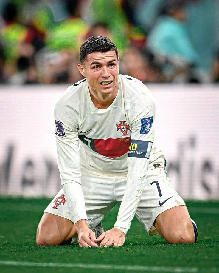Leo_messii_8's tweet photo. Ronaldo can assault a woman, break a child’s phone, create controversies, drama and push fake campaigns with zero consequences. But when Messi touches a player,  it's all over the internet. 

The most protected player https://t.co/1rrLdSflH0