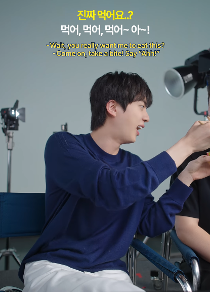 Kkorepo's tweet photo. 「#BTS」#Jin、ドンウォンツナを熱心にPR…「ひとくち、どうぞ」（動画あり） 
#ジン　
🔗https://t.co/FQzR6UwRY3 https://t.co/DwNV4AnIqk