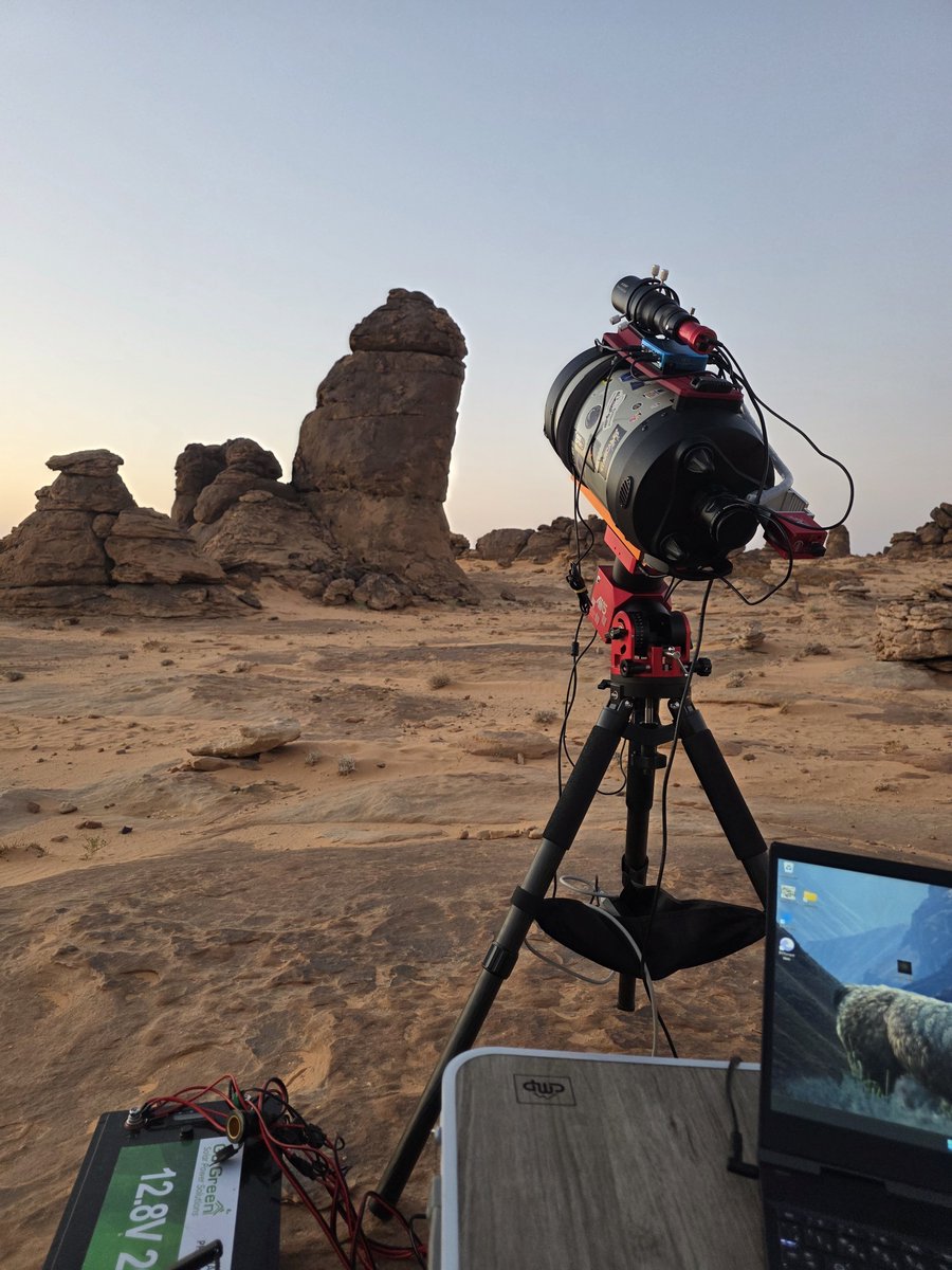 AstroSaeedBD's tweet photo. بعد ليلتين تصوير وأسبوع من معالجة الصورة... أشارككم تصويري لسديم القرش المظلم من سماء العلا! 🔭🌌

تقدروا تشوفوا القرش في الصورة؟ https://t.co/BVgoca28Hq