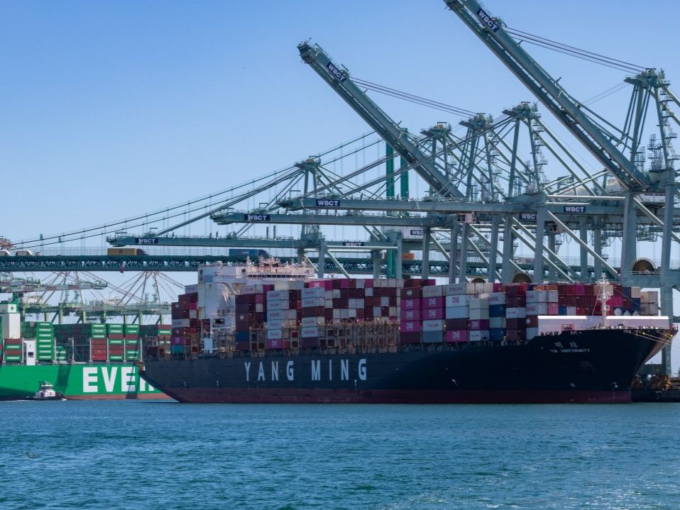 mundomaritimo's tweet photo. Puertos de Los Ángeles y Long Beach registran su segundo mejor julio de la historia #MundoMaritimo https://t.co/HKDp09FziA https://t.co/2tVdqBRyIG