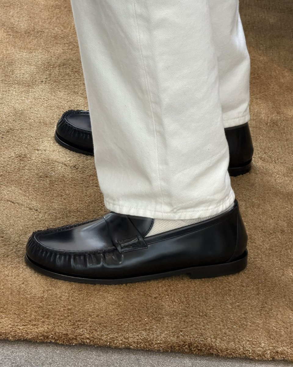 jakewoolf's tweet photo. The cult favorite womenswear label Toteme, known for its minimalist approach to clothing, just launched its first ever menswear collection 

I got to try on most of it earlier this week, so here are my honest thoughts—what I like, what I don’t, etc 

Link in bio https://t.co/OP3zJpwyg5