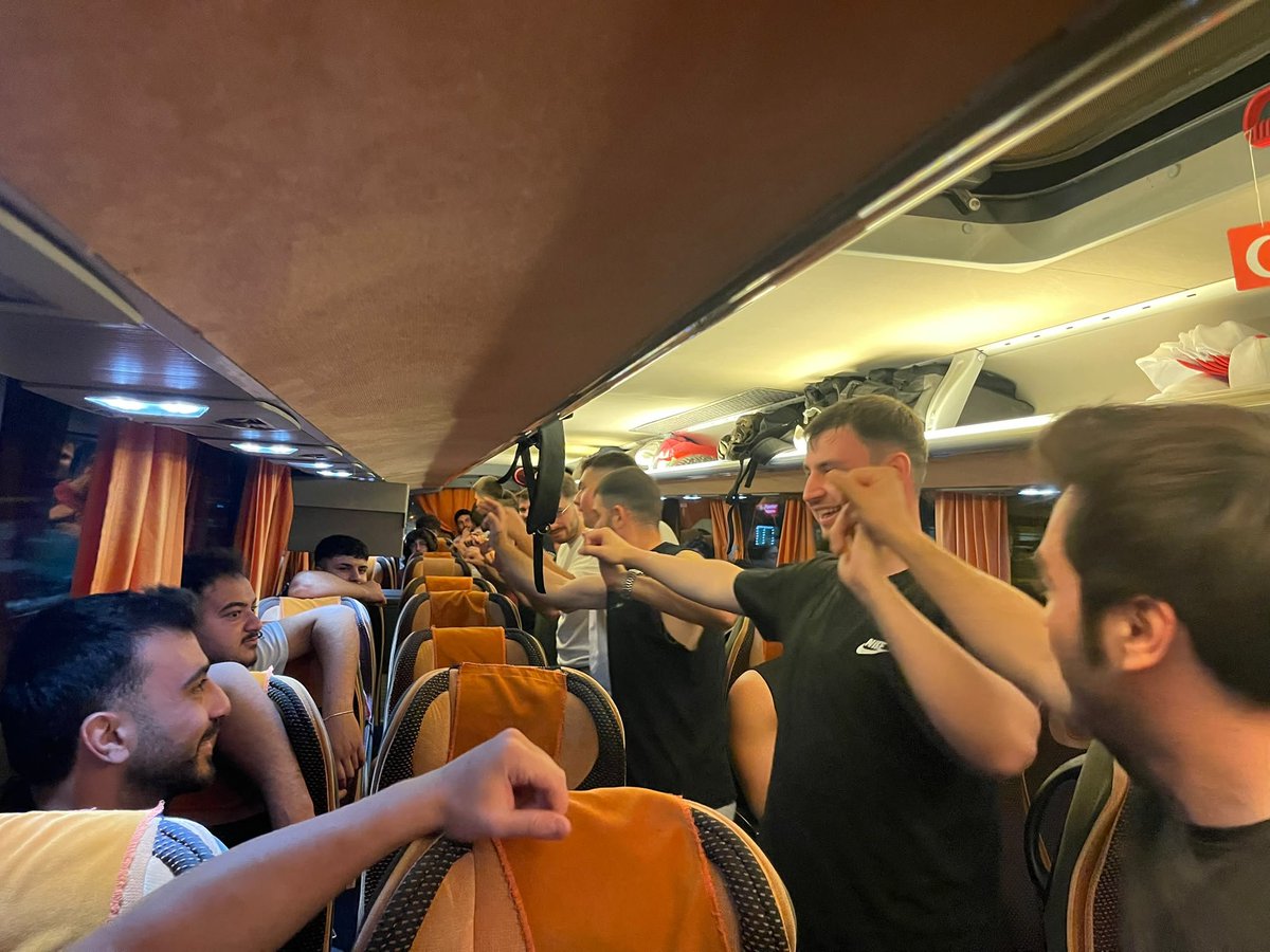 GSB_ZileGM's tweet photo. Çanakkale Ruhuyla 🇹🇷

Bir kez daha Çanakkale yolundaydık…
Bir kez daha gençlerimizi bu eşsiz topraklarla buluşturmanın gururunu yaşadık. 🇹🇷

Tarihin izinde yürüdük, Çanakkale ruhunu yeniden hissettik.
#zilegençlikmerkezi
#gsbgm 
#birdestandırçanakkale🇹🇷 https://t.co/L0FkAfwx9Q